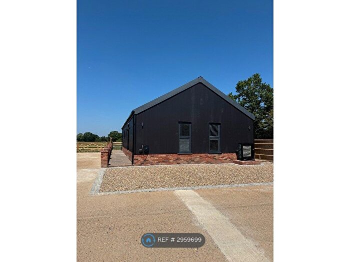 3 Bedroom Bungalow To Rent In Darman Lane, Laddingford, TN12