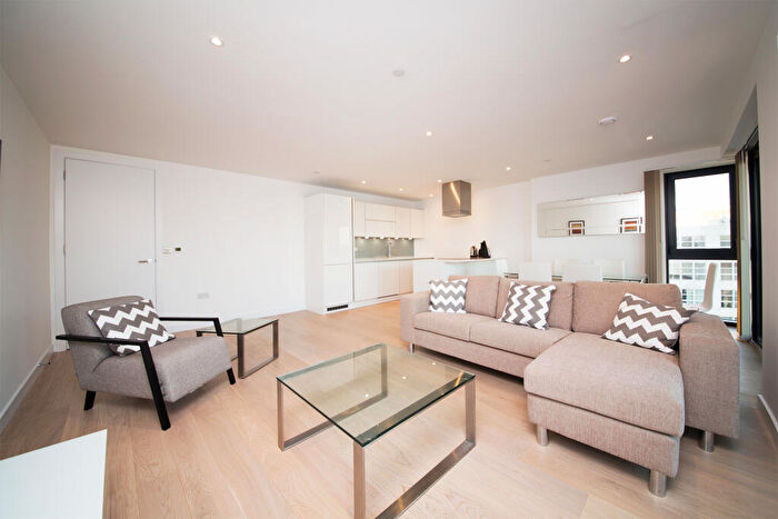 3 Bedroom Apartment To Rent In Yabsley Street, London, E14