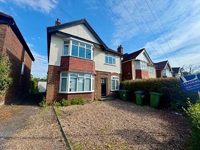 2 Bedroom Flat To Rent In Peartree Avenue - Bitterne, SO19