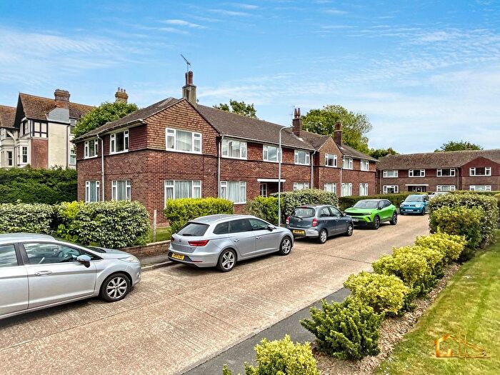 2 Bedroom Flat For Sale In Mayfield Way, Bexhill-On-Sea, TN40
