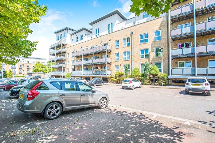 2 Bedroom Flat To Rent In Metropolitan Station Approach, Watford, Hertfordshire, WD18