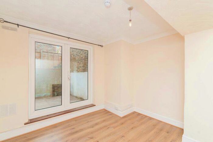 4 Bedroom Flat To Rent In Malden Road, Chalk Farm, NW5
