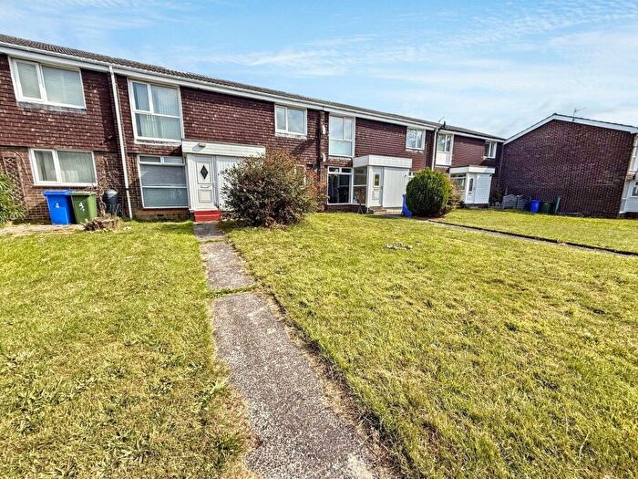2 Bedroom Flat For Sale In Woodhill Road, Cramlington, Northumberland, NE23