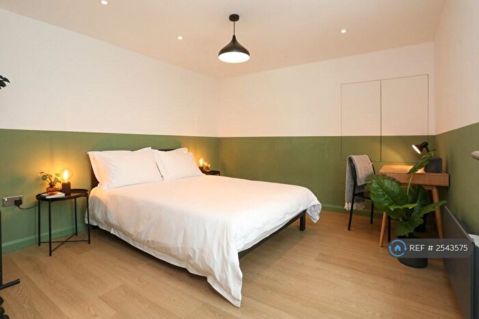 1 Bedroom Flat To Rent In High Street, Tisbury, Salisbury, SP3