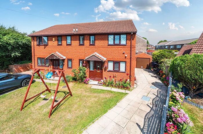 3 Bedroom Semi-Detached House For Sale In Railsfield Rise, Leeds, West Yorkshire, LS13