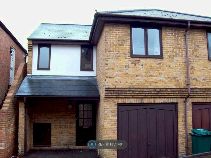 3 Bedroom End Of Terrace House To Rent In George Street, Staines-Upon-Thames, TW18