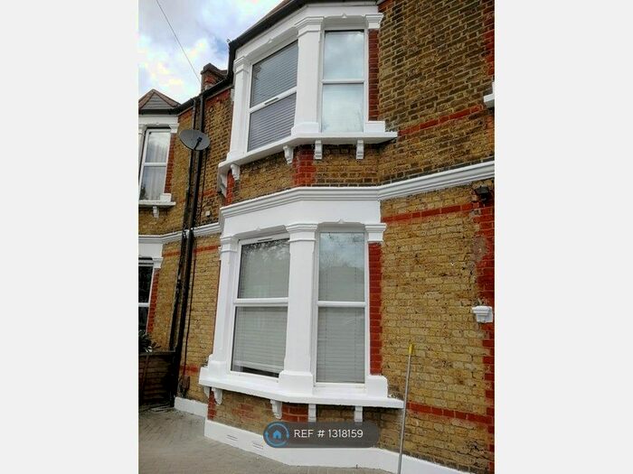 2 Bedroom Flat To Rent In Manor Park, London SE13