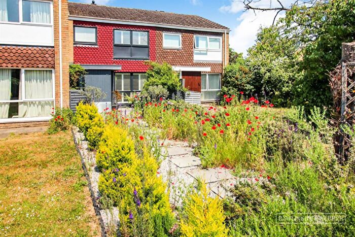 3 Bedroom Terraced House For Sale In Buckingham Gardens, West Molesey, KT8