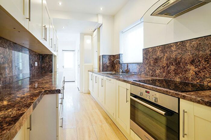 3 Bedroom End Of Terrace House For Sale In Pollards Hill South, London, SW16