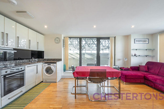 2 Bedroom Flat To Rent In Parkview Apartments, Chrisp Street, E14