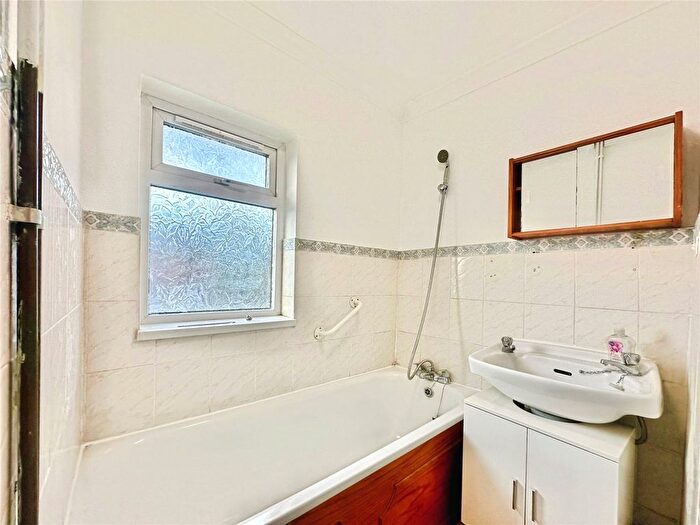 3 Bedroom End Of Terrace House For Sale In Attlee Drive, Dartford, Kent, DA1