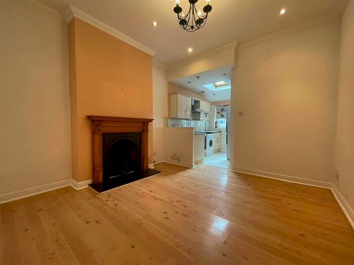 1 Bedroom Flat To Rent In Ninian Road, Roath, Cardiff, CF23