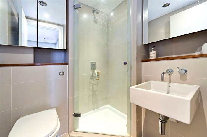 2 Bedroom Flat To Rent In Collingham Place, Earls Court, SW5