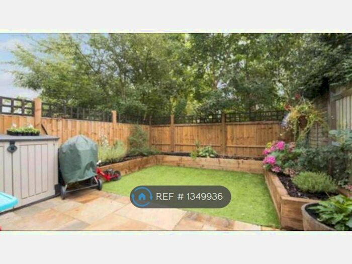 2 Bedroom Flat To Rent In Northfields, London, W5