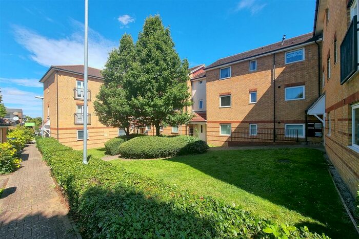 2 Bedroom Flat To Rent In Elm Court, Commonside Road, Harlow, CM18