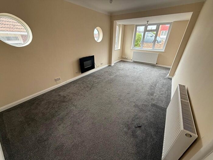 2 Bedroom Detached Bungalow To Rent In Park Crescent, Portslade, BN41