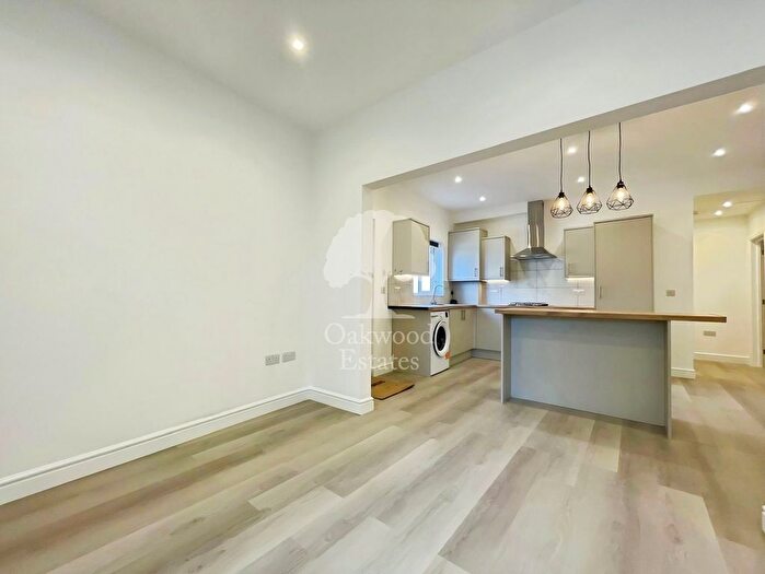 2 Bedroom Maisonette To Rent In Wellesley Road, Slough, SL1