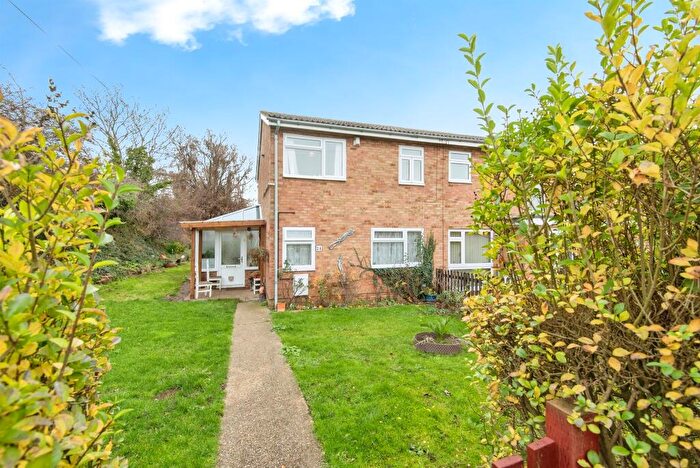 4 Bedroom End Of Terrace House For Sale In Brunswick Close, Biggleswade, SG18