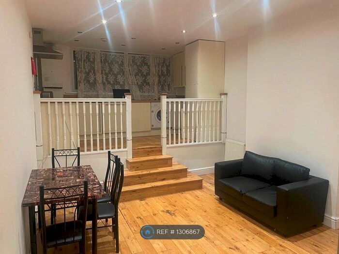 1 Bedroom Flat To Rent In Station Road, Westcliff-On-Sea SS0