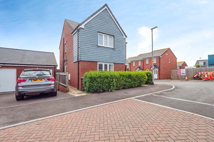 3 Bedroom Detached House For Sale In Rosebay Drive, Weymouth, DT3