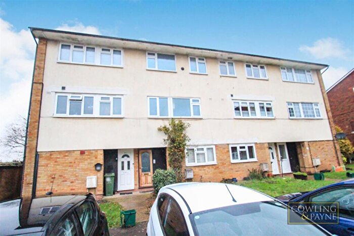 2 Bedroom Maisonette For Sale In Market Avenue, Wickford, Essex, SS12
