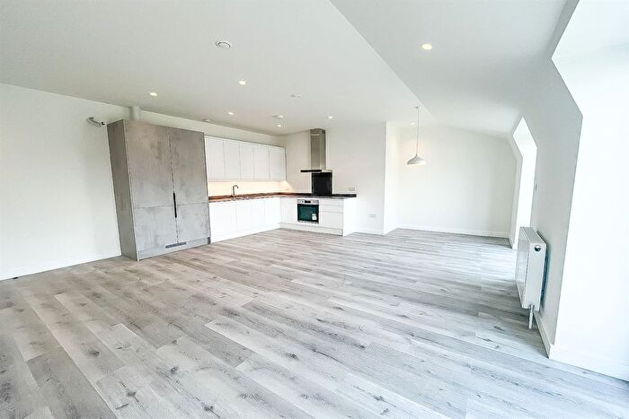 2 Bedroom Flat To Rent In Clive Lodge, Shirehall Lane, Hendon, NW4