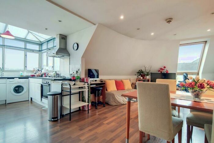 2 Bedroom Flat To Rent In Westferry Road, Isle Of Dogs, London, E14