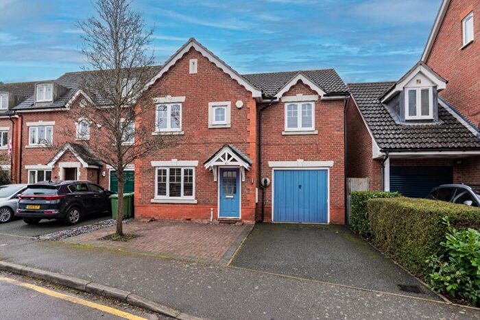 3 Bedroom Detached House For Sale In Woolbrook Road, Crayford, Dartford, Kent, DA1