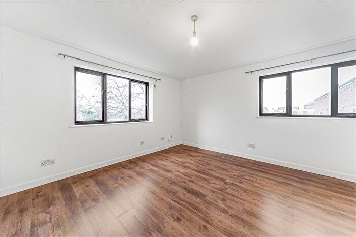 2 Bedroom Flat To Rent In New Cross Road, New Cross, SE14