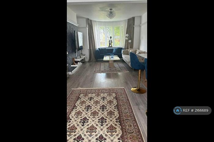 3 Bedroom Semi-Detached House To Rent In Glan Yr Afon Gardens, Sketty, Swansea, SA2