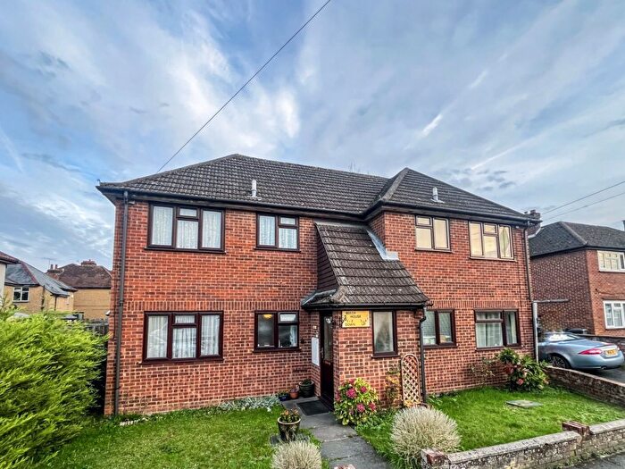 1 Bedroom Property For Sale In Mill End Road, High Wycombe, HP12