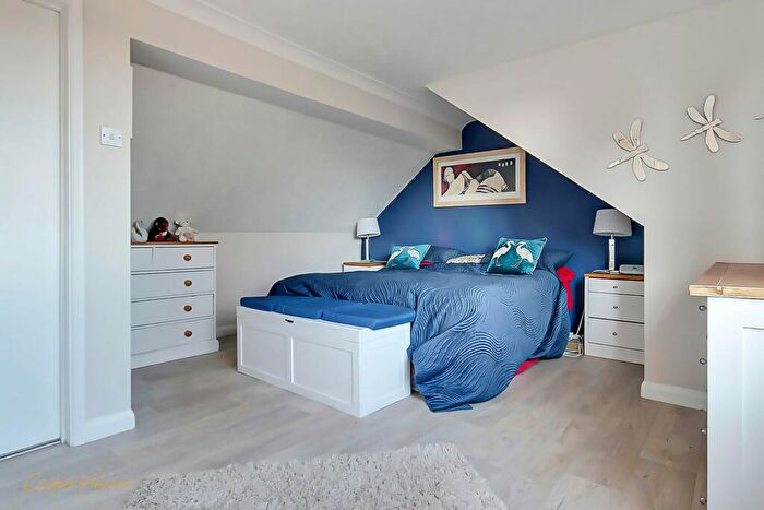 3 Bedroom Chalet For Sale In Mill Road Avenue, Angmering, BN16
