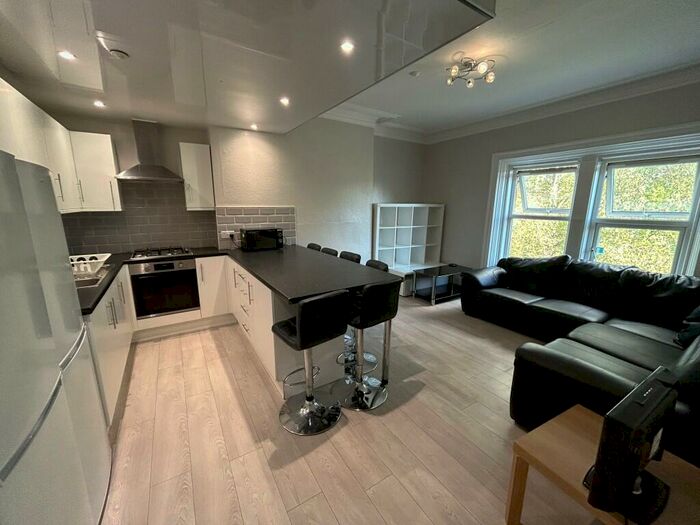 6 Bedroom Maisonette To Rent In Eslington Terrace, Newcastle Upon Tyne, NE2