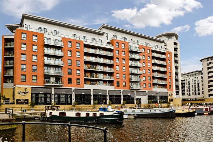 2 Bedroom Apartment To Rent In Mackenzie House, Leeds, LS10