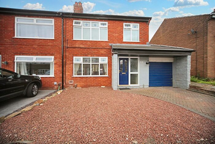 3 Bedroom Semi-Detached House For Sale In Chelford Close, Wigan, WN3