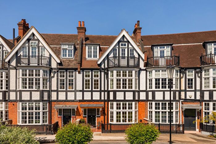 4 Bedroom Town House For Sale In Queen's Elm Square, Chelsea, Surrey, SW3