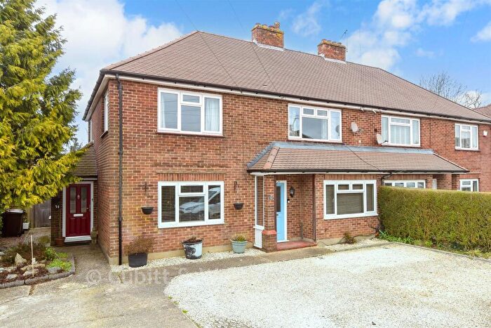 2 Bedroom Ground Maisonette For Sale In Macaulay Road, Caterham, Surrey, CR3