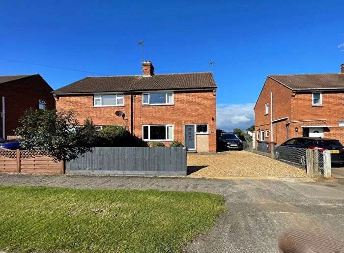 3 Bedroom Semi-Detached House For Sale In Lovett Road, Byfield, NN11