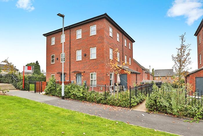 2 Bedroom Town House For Sale In Cardwell Road, Leeds, West Yorkshire, LS14
