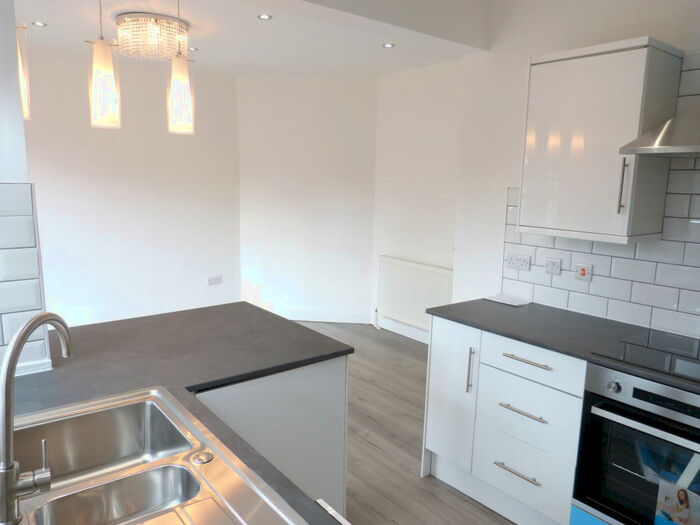 3 Bedroom End Of Terrace House To Rent In Lindsworth Road, Kings Norton, B30