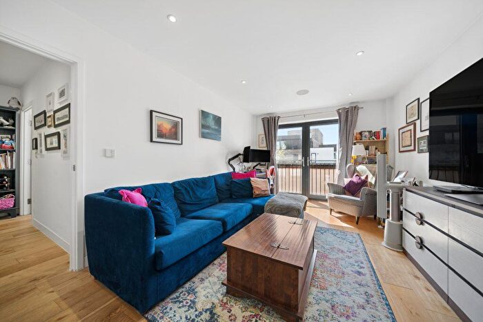 1 Bedroom Flat To Rent In Mare Street, Hackney, E8