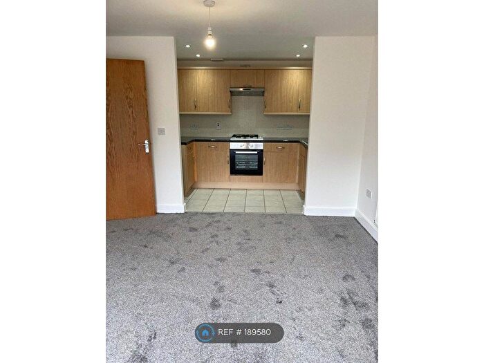 2 Bedroom Flat To Rent In Manor Road, Chichester, PO20