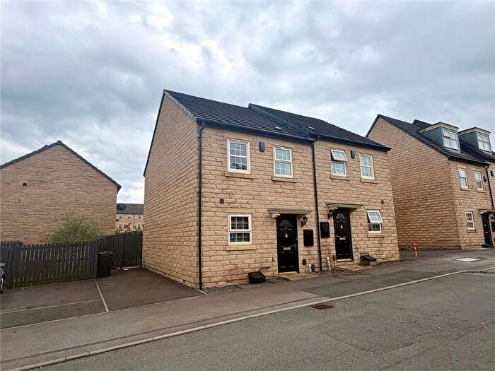 3 Bedroom Semi Detached House For Sale In Norfolk Avenue, Huddersfield, West Yorkshire, HD2