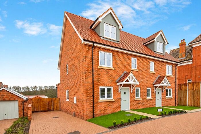 3 Bedroom Town House For Sale In Braiswick, Colchester, CO4