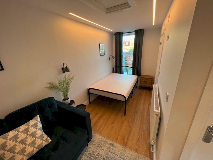 Studio To Rent In Cathays Terrace, Cardiff, CF24