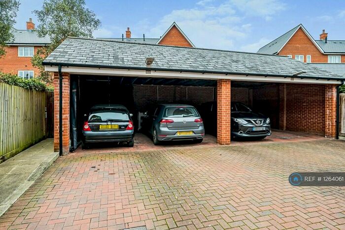 5 Bedroom Terraced House To Rent In Chequers Avenue, High Wycombe, HP11