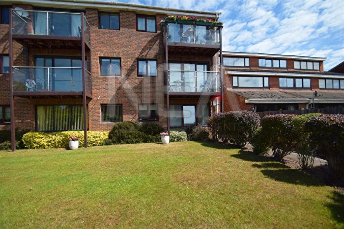 2 Bedroom Apartment To Rent In Cardinal Close, Caversham, Reading, RG4