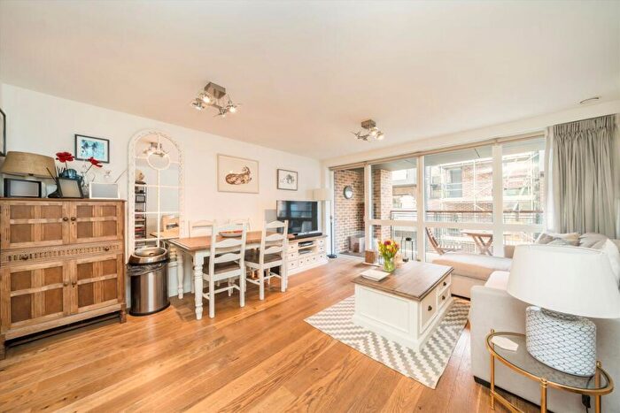 2 Bedroom Flat For Sale In Charles Street, Upper Holloway, N19
