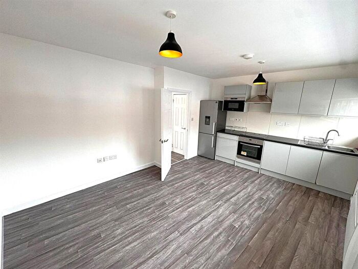 1 Bedroom Flat To Rent In Hampton Court High Street, Cradley Heath, B64