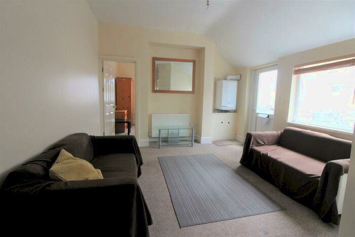 3 Bedroom Flat To Rent In Whitchurch Road, Heath, Cardiff, CF14